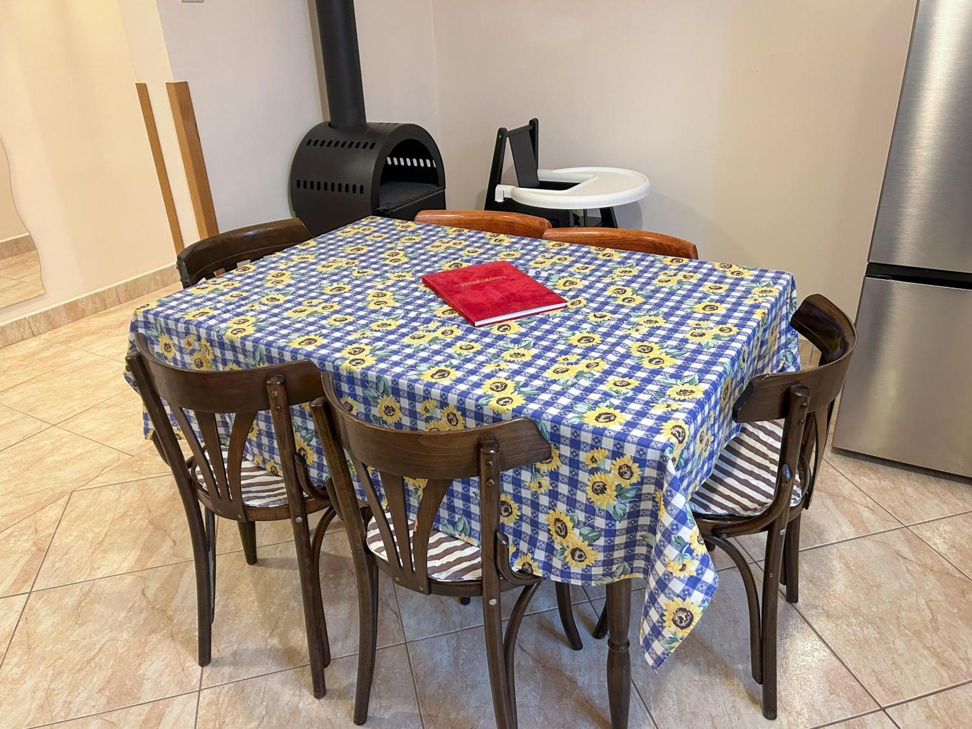 Oeroemvoelgy Vendeghaz Hotel Bozsva Luaran gambar