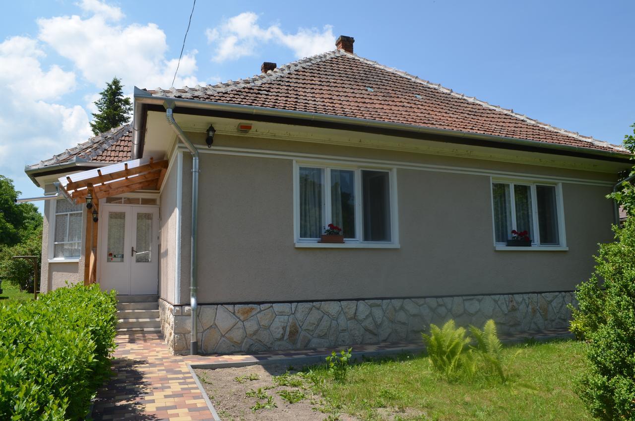 Oeroemvoelgy Vendeghaz Hotel Bozsva Luaran gambar